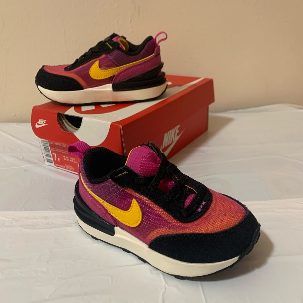 Nike Waffle One Size 7c